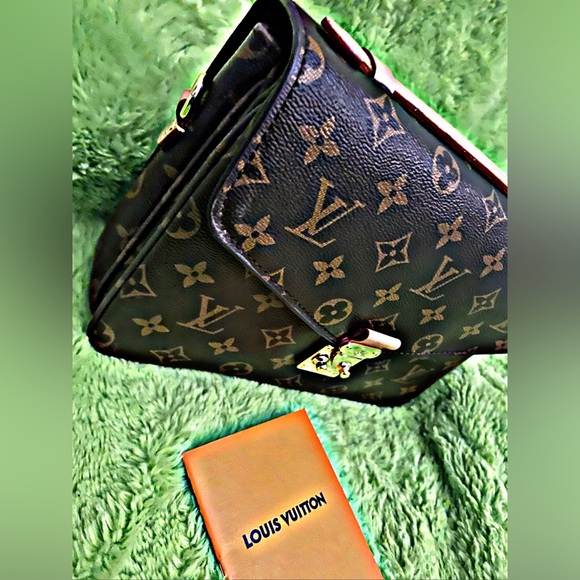 Louis Vuitton Bags Authentic Louis Vuitton Pochette Metis Hand Bag